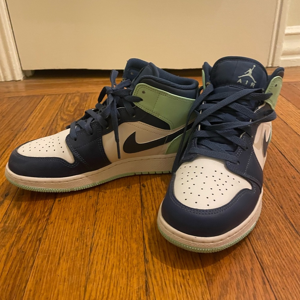 Nike Jordan 1 Mid